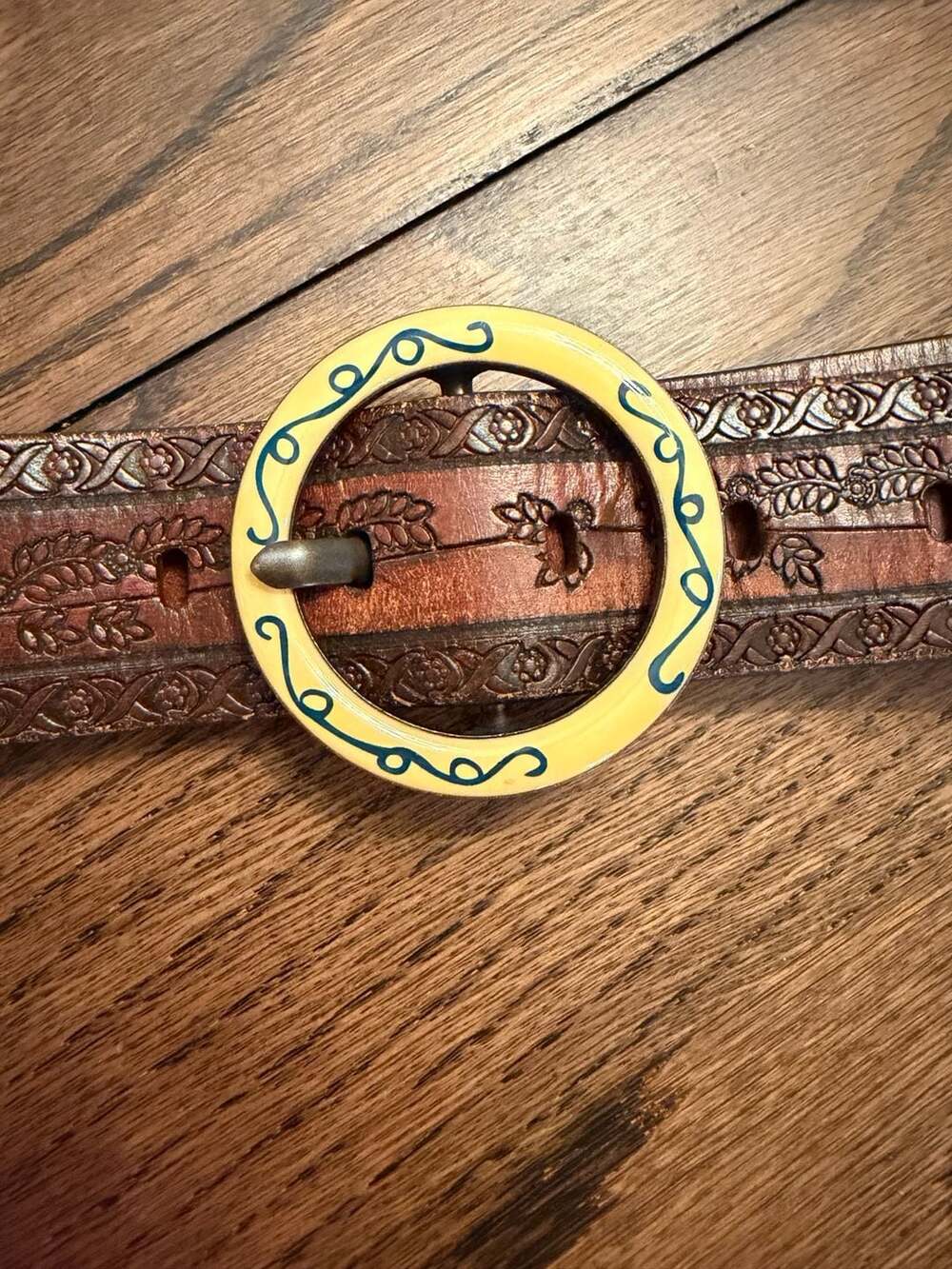 Vintage 2006 GAP 1969 Tooled Leather Belt Yellow Buckle Boho Western Size M